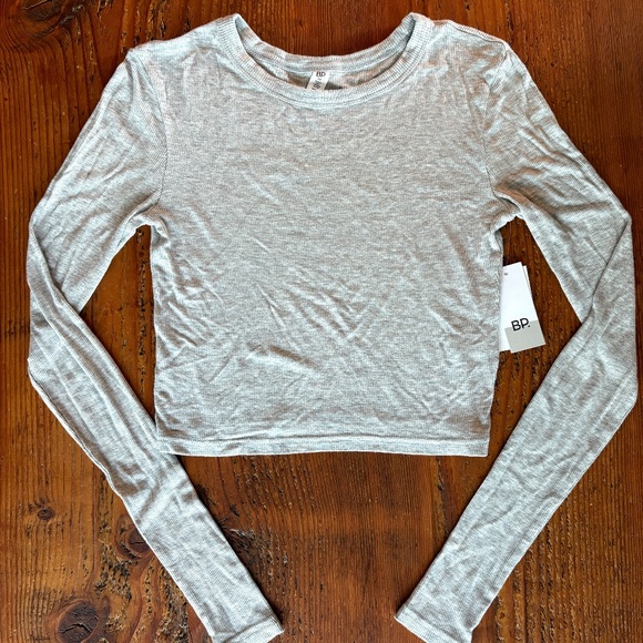 NWT BP Ribbed Long Sleeve Cropped Heathered Gray Shirt Size Medium - Picture 2 of 10